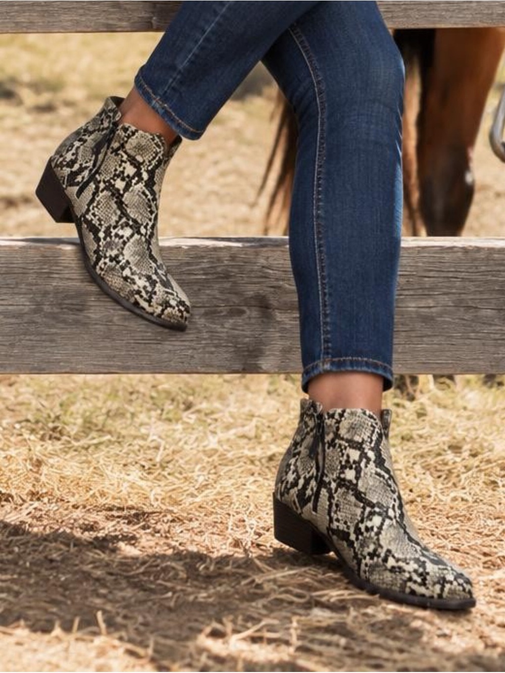 UnionBay Tabby Womens Cowgirl Western Rodeo Boots Sz 7.5 Faux Snakeskin Zip